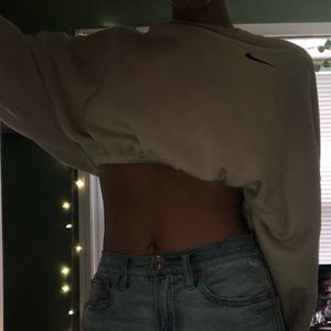 NIKE cropped sweater